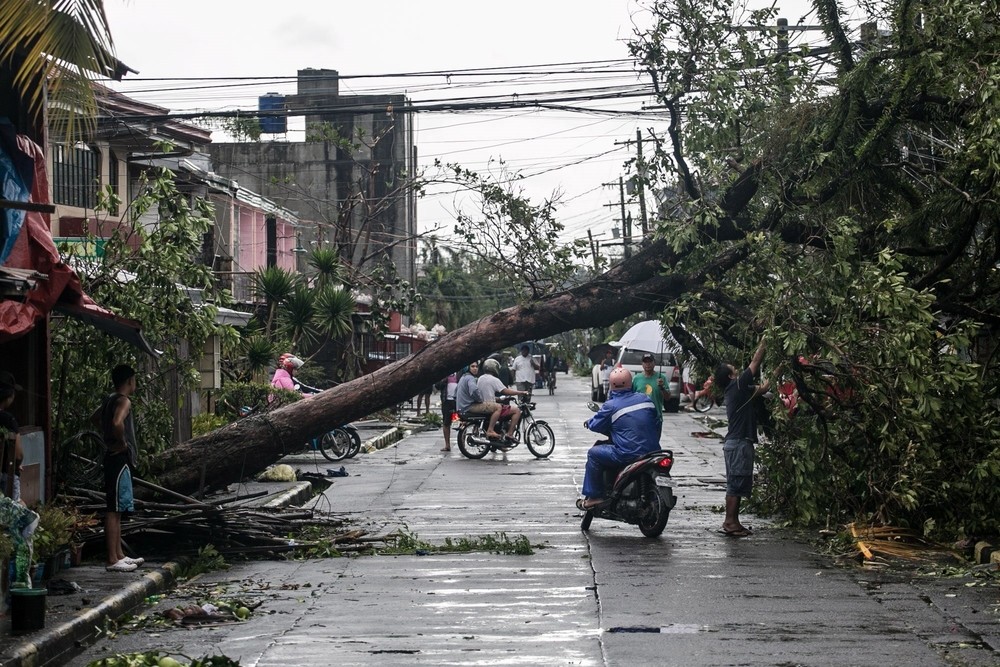 Al menos 10 muertos tras la llegada del tifón 'Kammuri' 