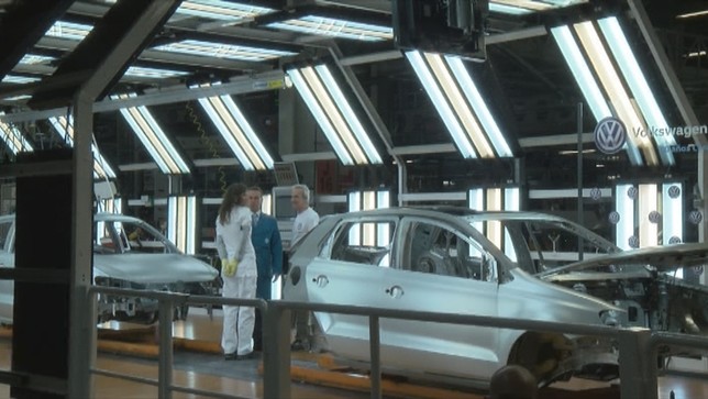 VW amplía su calendario laboral y contratará a 200 personas