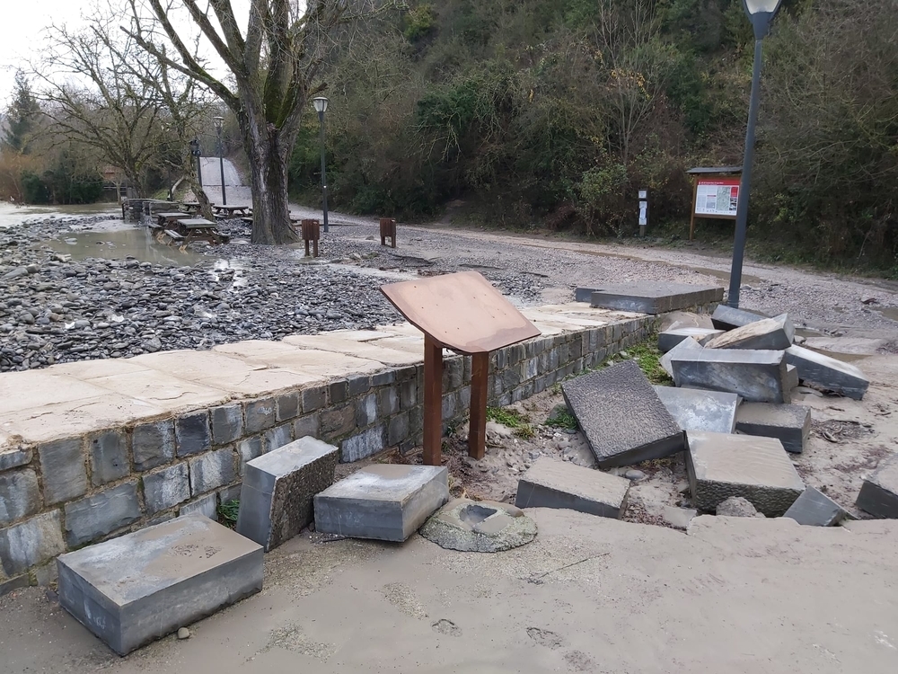 Los desperfectos de Burgui en el día después a la inundación