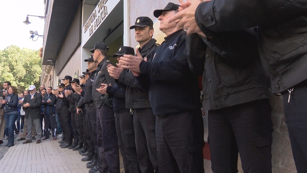 Pamplona se concentra en apoyo a los policías de Cataluña