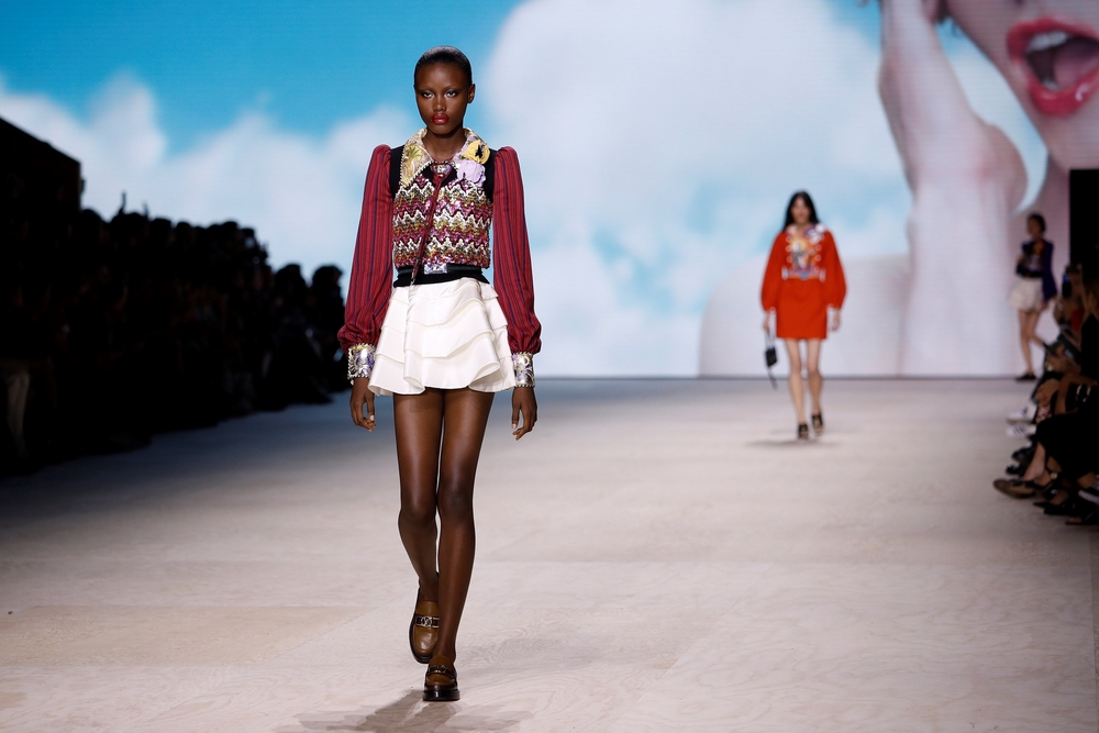 Louis Vuitton - Runway - Paris Fashion Week Women S/S 2020  / YOAN VALAT