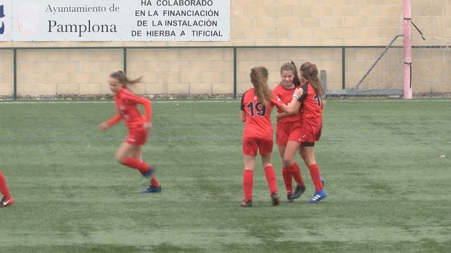 Las jugadoras de Mulier celebran el gol del 1-0 frente a Oberena