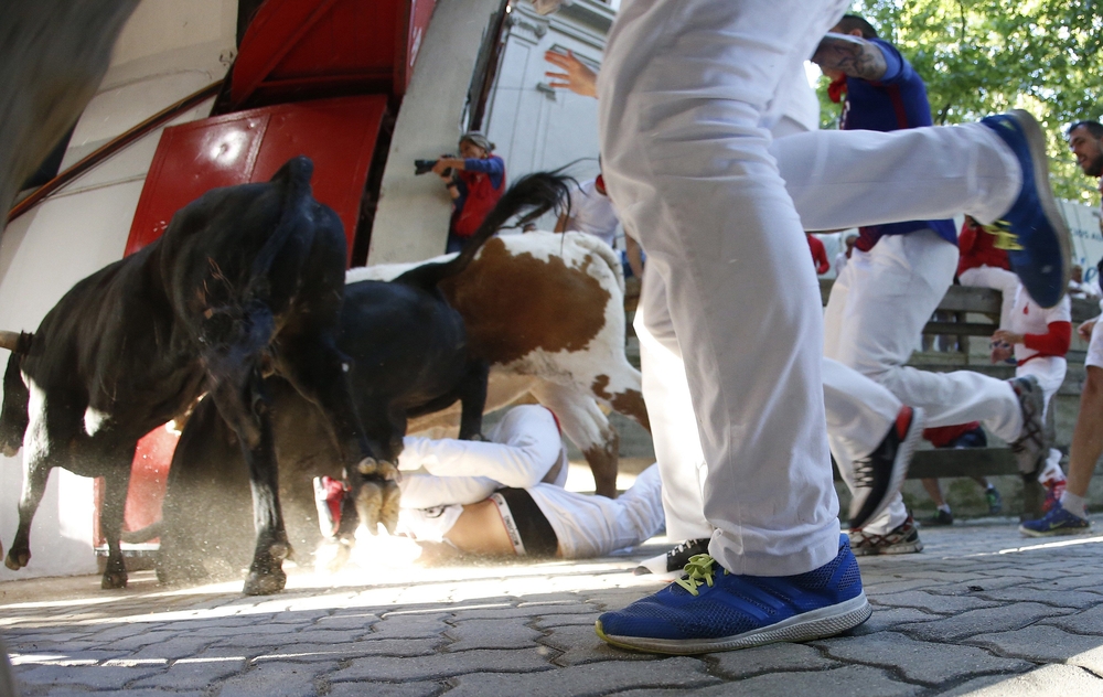 Los toros de Jandilla protagonizan el cuarto encierro de los sanfermines 2019  / JAVIER LIZÓN