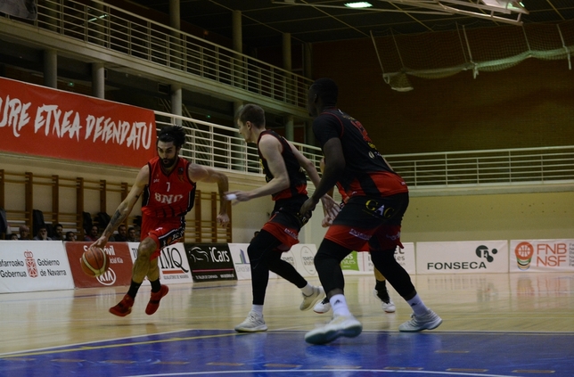 Basket Navarra vence con apuros en un duelo intrascendente