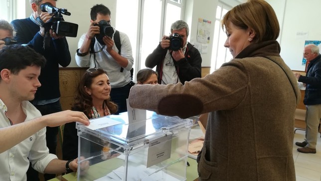 Barkos vota con el ánimo de obtener representante en Madrid