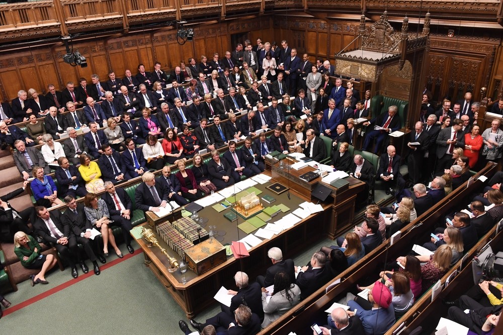 El Parlamento obliga a Johnson a pedir una nueva prórroga