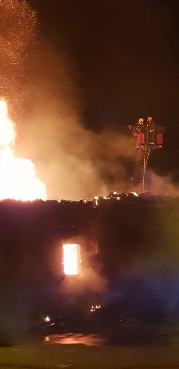 Controlado el incendio en Artaiz tras una noche muy intensa