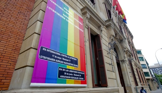 El Parlamento foral se adhiere al Día del Orgullo LGTBI
