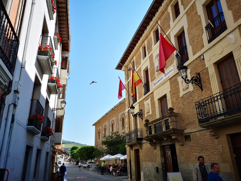 Banderas a media asta en Navarra en el primer día de luto