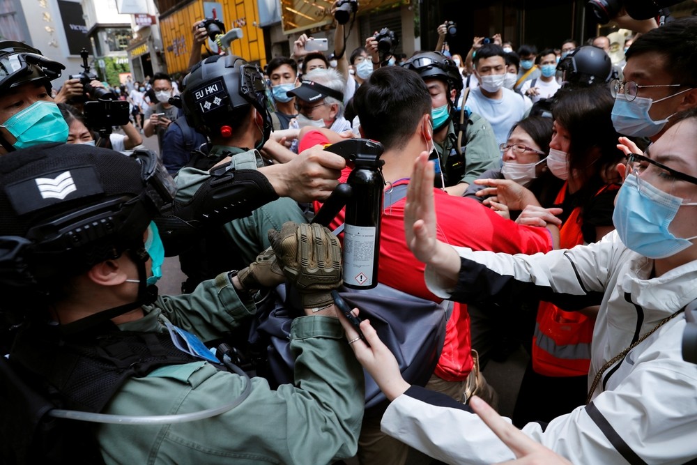 Las nuevas protestas en Hong Kong se saldan con 300 detenidos