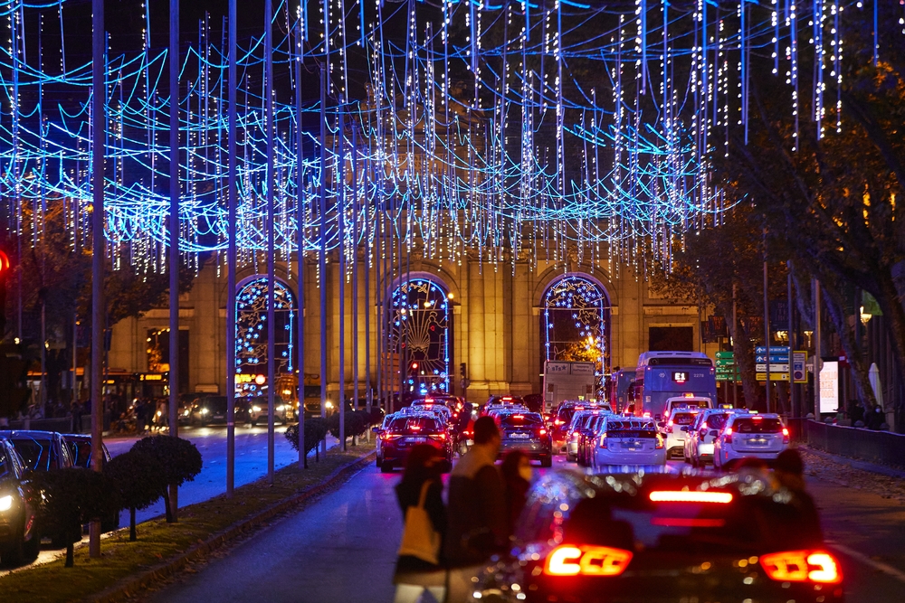 Madrid enciende su iluminación navideña  / JESÚS HELLÁ­N  