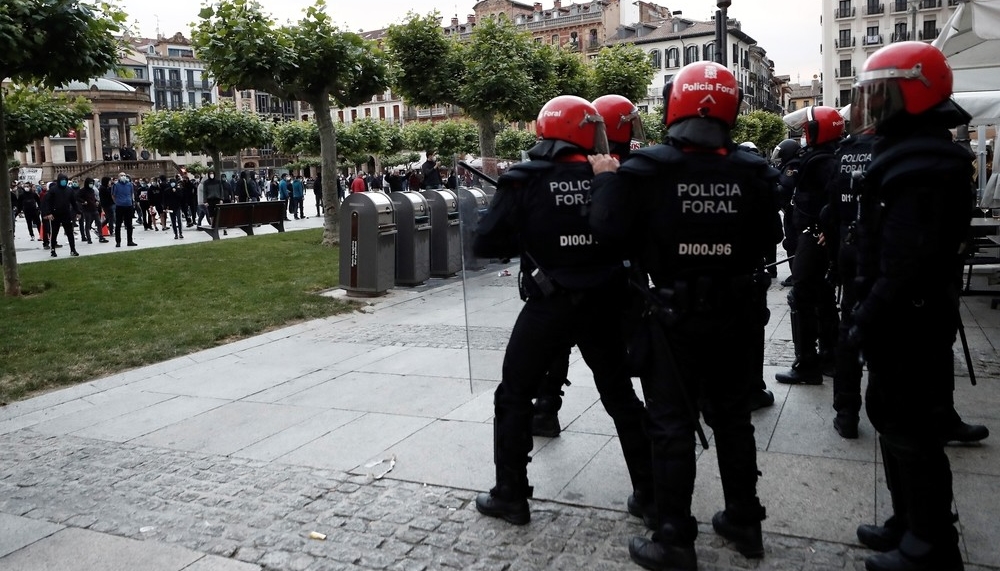 El Parlamento condena los altercados violentos en Pamplona