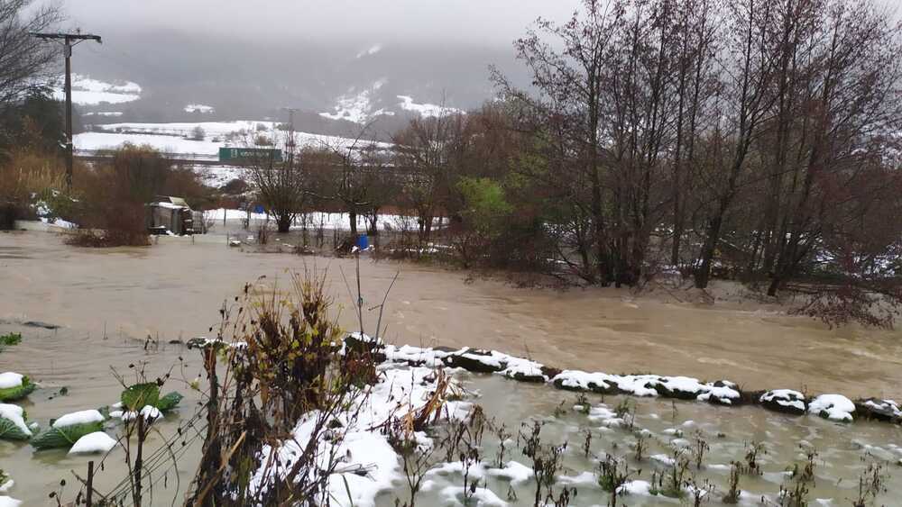 Los ríos se desbordan y cortan vías importantes en Navarra