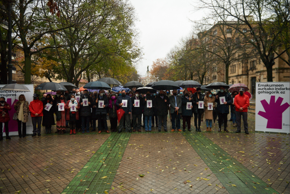 'Estamos a tu lado': Navarra, contra la violencia de género