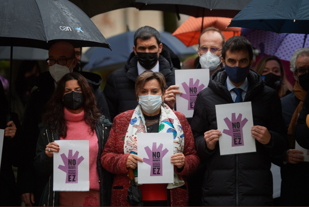 'Estamos a tu lado': Navarra, contra la violencia de género