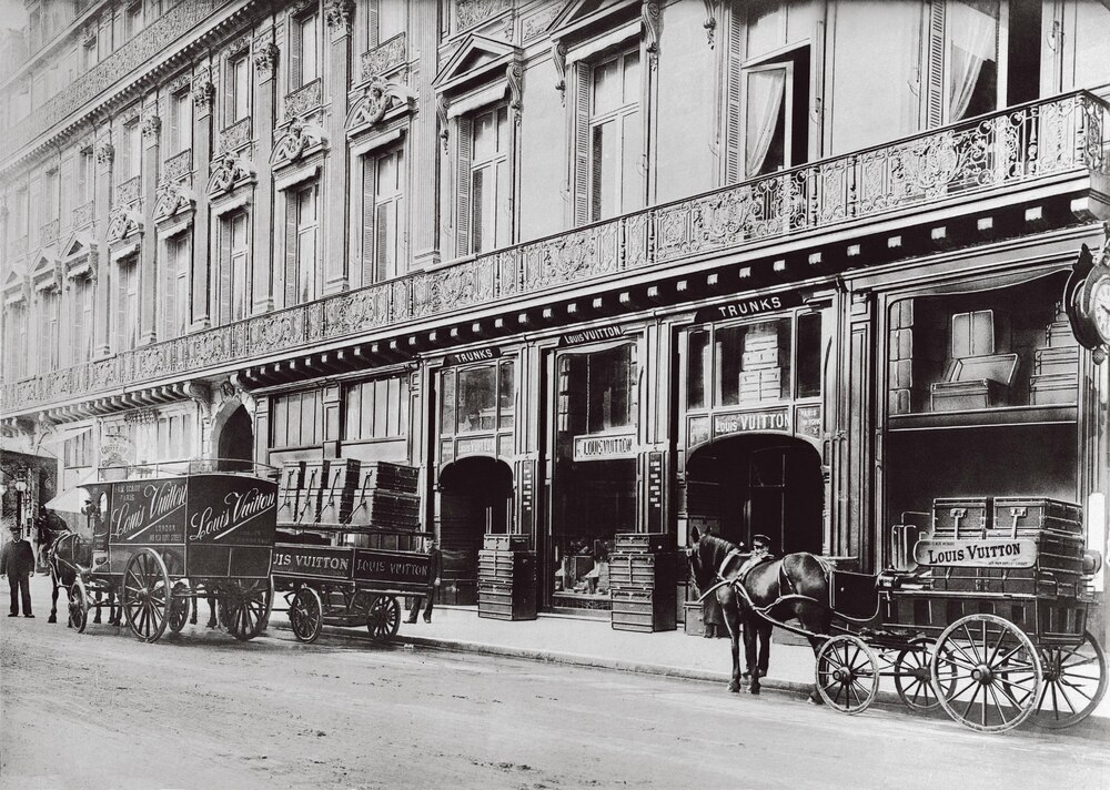 La tienda del creador galo, fotografiada en 1872, se hallaba en la rue Scribe 1, de París. 