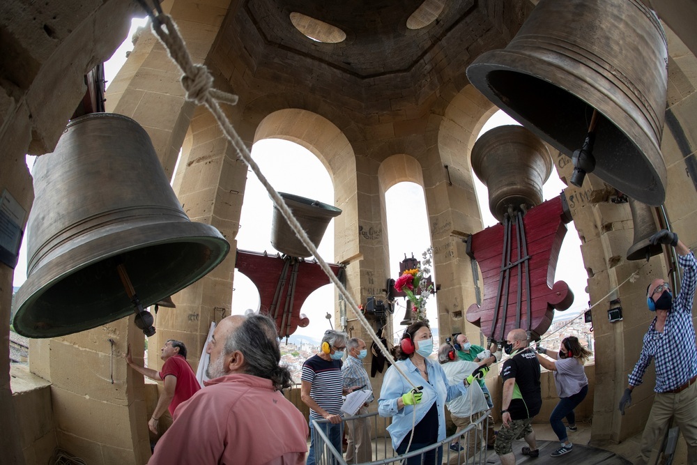Las campanas de la catedral resuenan con fuerza por Santiago