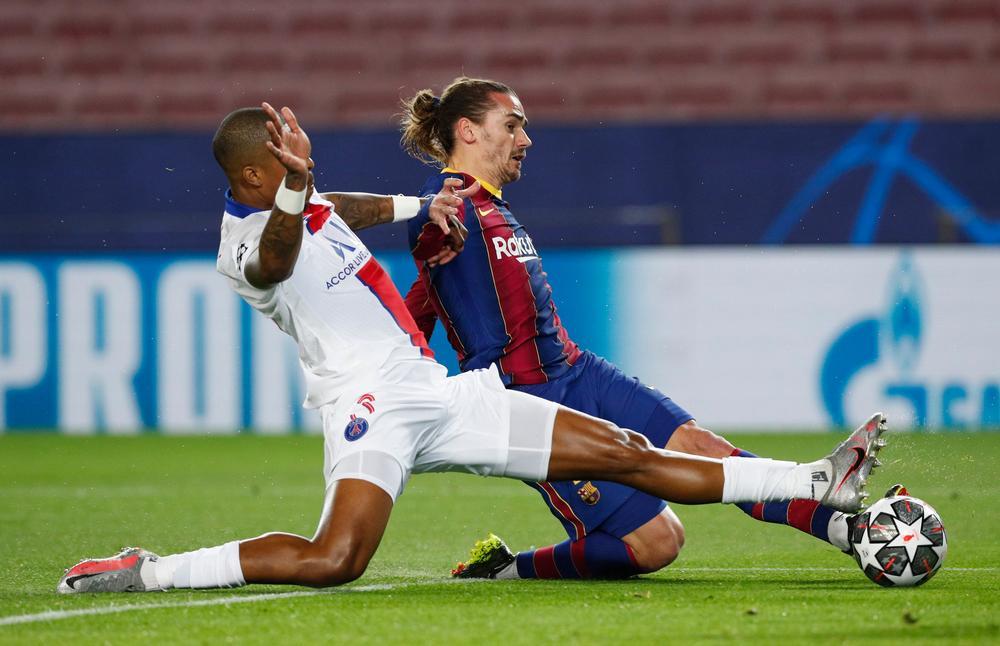 Mbappé 'se pasea' en el Camp Nou
