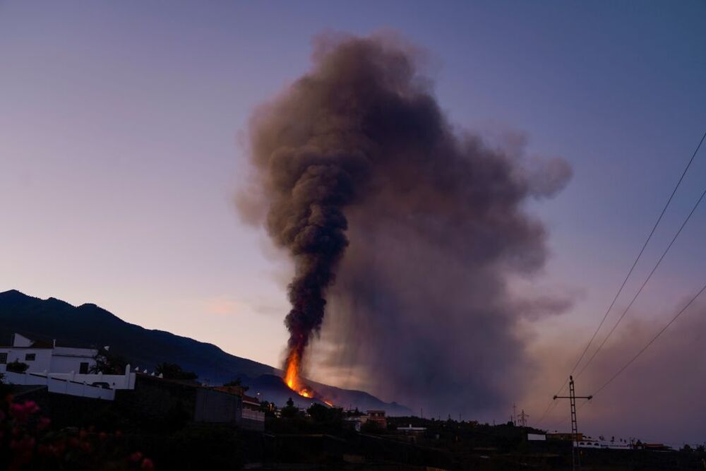 El volcán de Cumbre Vieja continúa erupcionando en la isla de La Palma