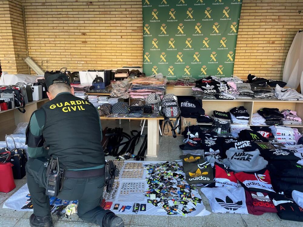 Incautadas 750 prendas de ropa falsificada | Las de Navarra Televisión