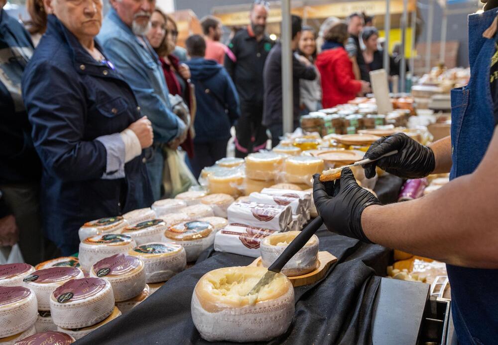 El queso congrega a miles de visitantes en Munilla