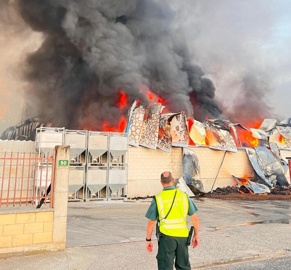 Incendio en una nave de residuos en Andosilla