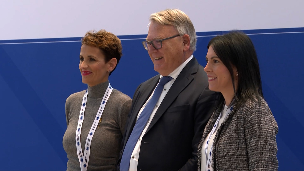 La presidenta navarra, María Chivite, junto al Comisario europeo de Empleo, Nicolas Schmit y la europarlamentaria del PSN, Adriana Maldonado.