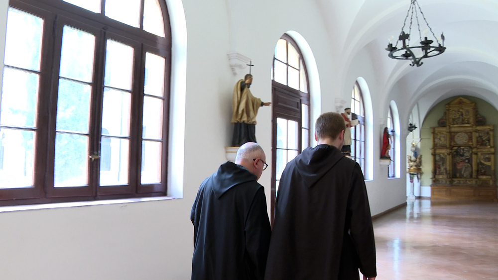 Vuelven al monasterio de Leyre los monjes tras el incendio