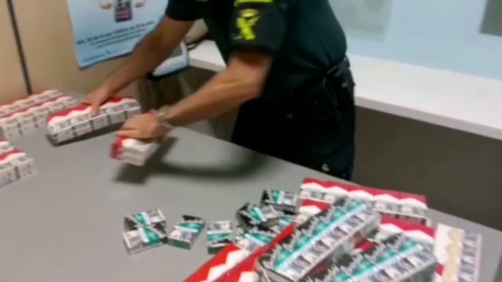 Incautados 370 paquetes de tabaco en el aeropuerto de Noáin