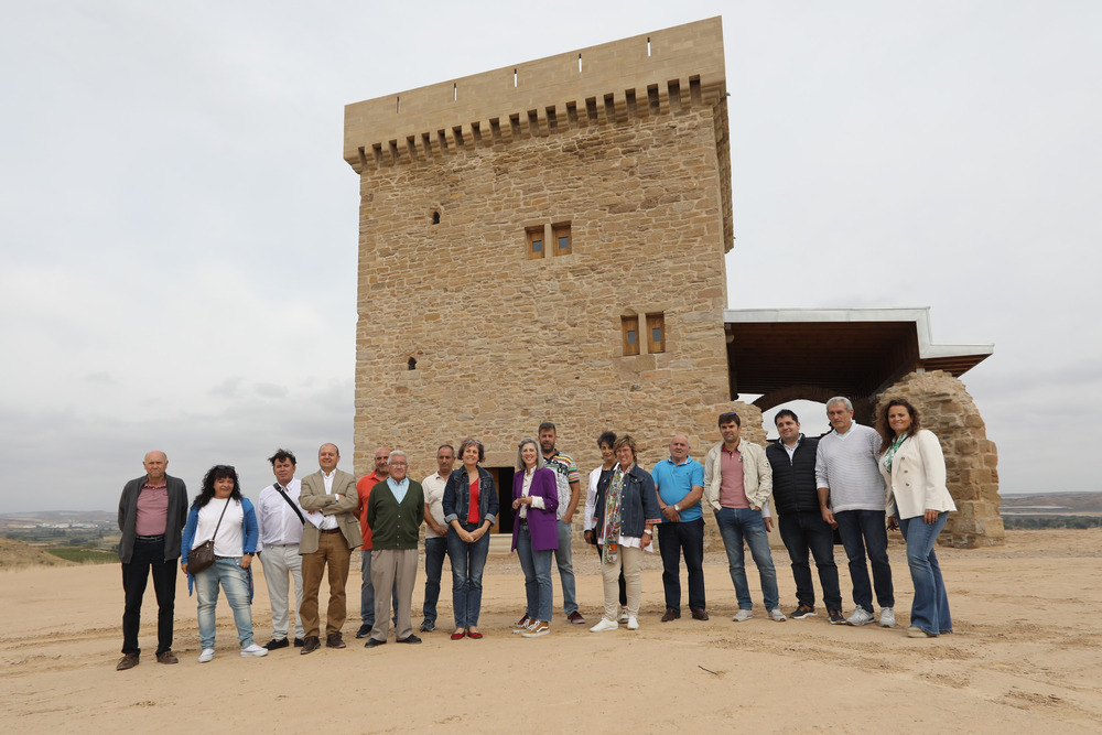 Esnaola entrega las llaves de la restaurada Torre de Velasco