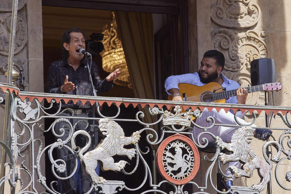 Pamplona abre sus balcones al flamenco