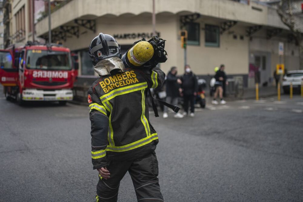 Nueve heridos al incendiarse un hotel en Barcelona