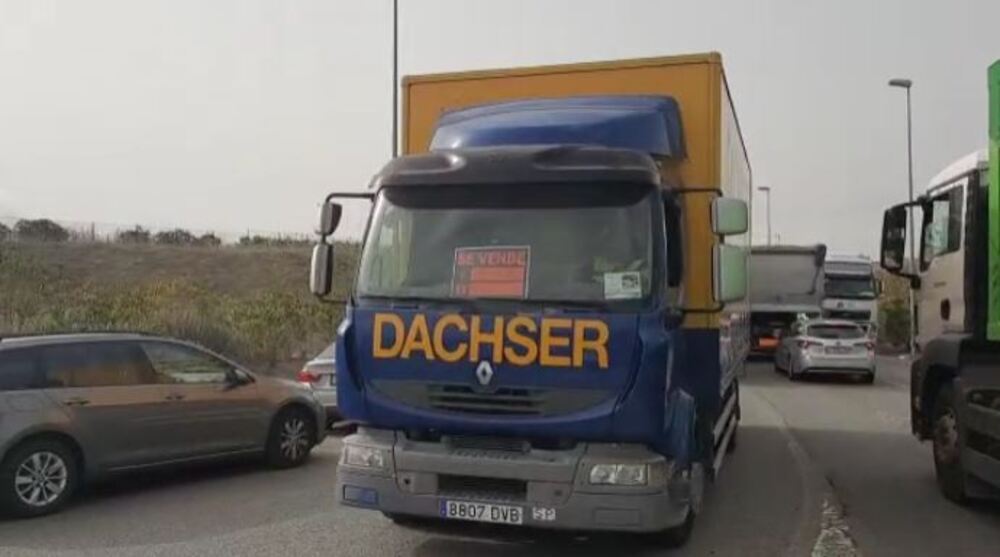 Una caravana con más de 100 camiones recorre Pamplona