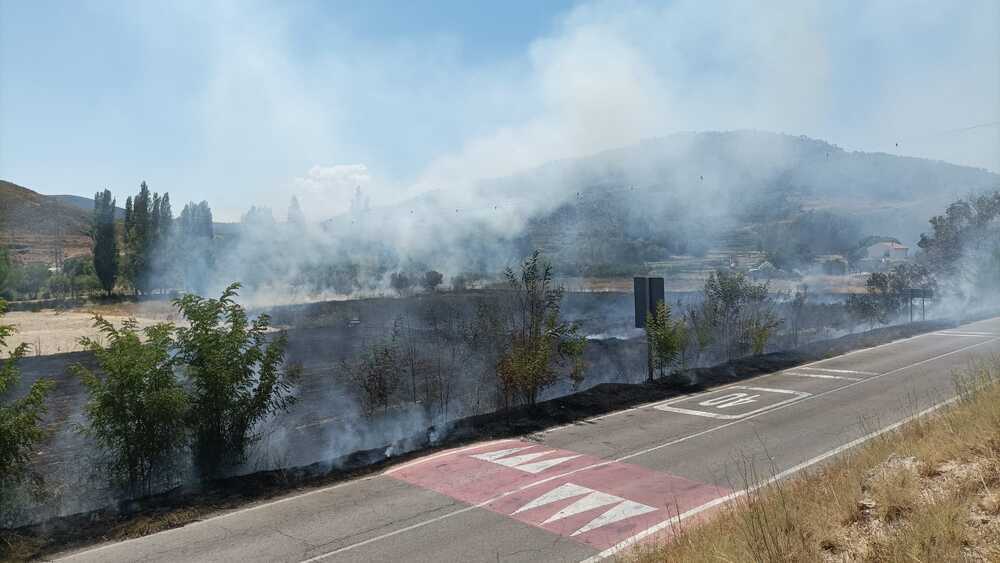 Navarra ayuda a controlar un incendio en Baños de Fitero 