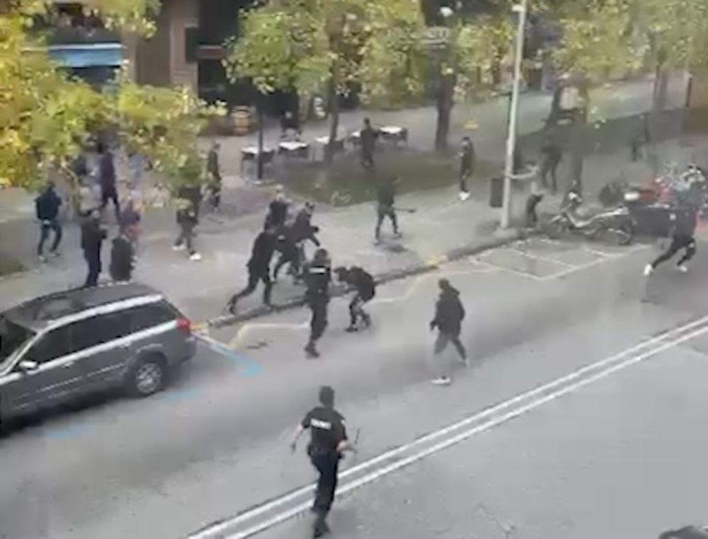 Incidentes en la calle Tajonar antes del Osasuna-Valladolid