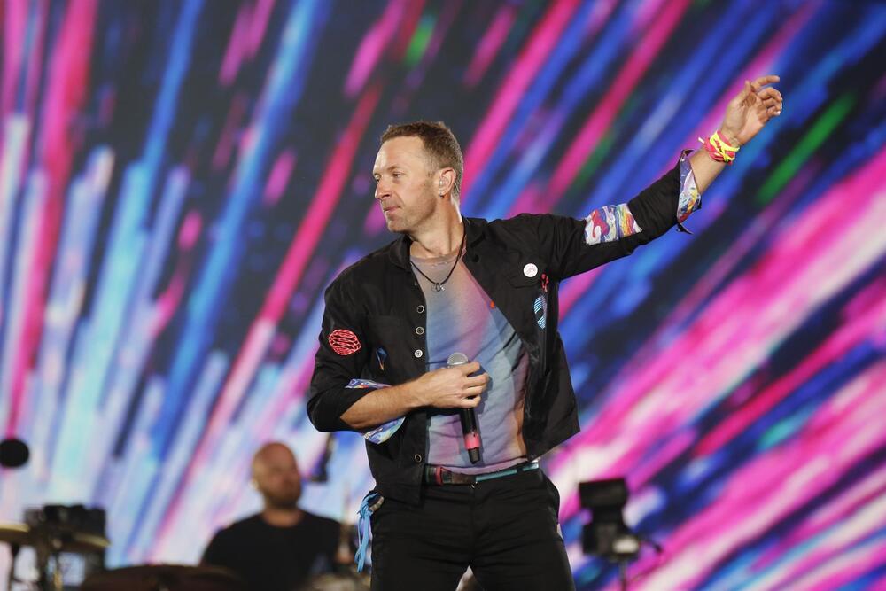 El vocalista de la banda británica de rock-pop Coldplay, Chris Martin, durante un concierto.