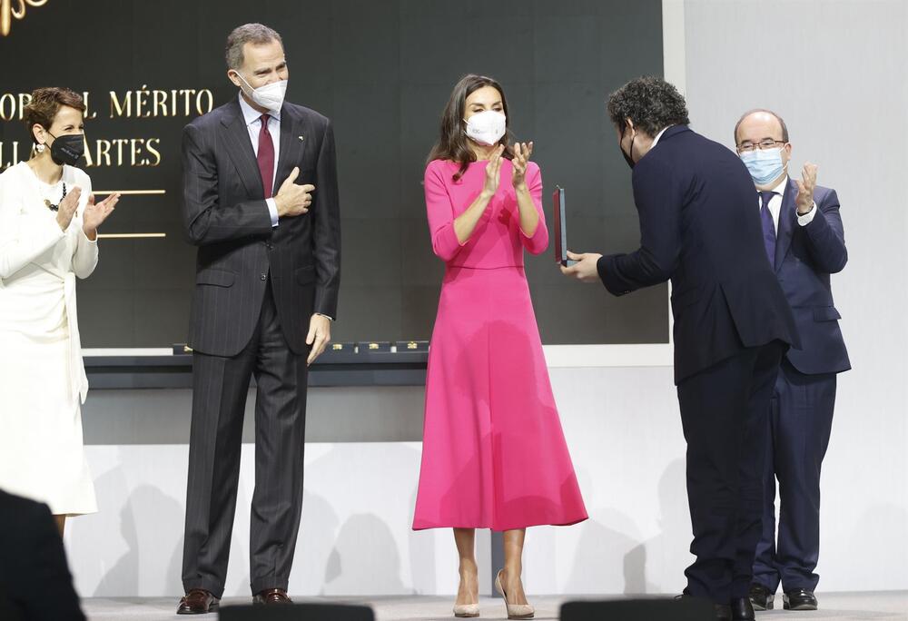 Los reyes Felipe y Letizia entregan la Medalla de Oro al Mérito en las Bellas Artes 2020, al director de orquesta, Gustavo Adolfo Dudamel Ramírez  / navarratelevision.es