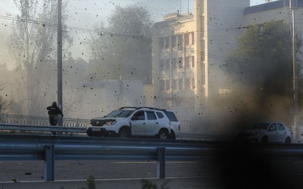 Several explosions hit the Ukrainian capital Kyiv  / VADYM SARAKHAN