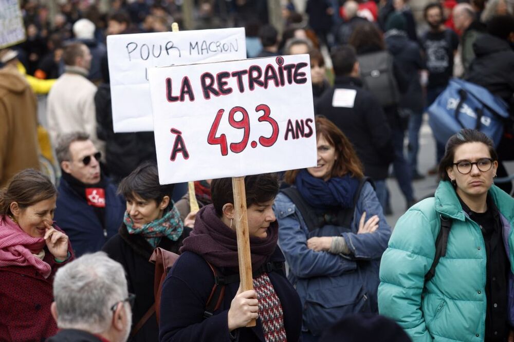 Pension reform protest in Paris  / YOAN VALAT