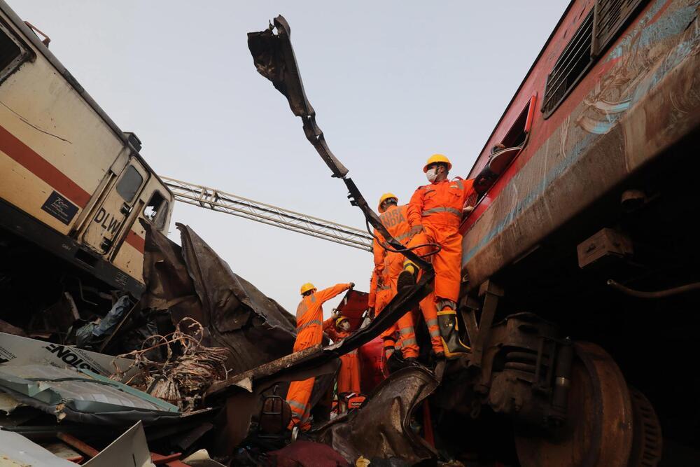 Al menos 260 muertos al chocar dos trenes en la India