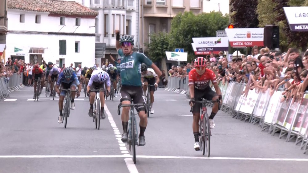 El navarro Hugo Aznar se alza con la 1ª etapa de la Vuelta