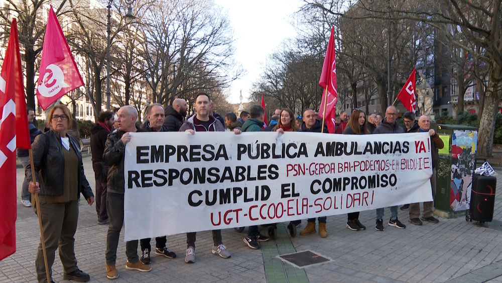 Imagen de la concentración frente al Parlamento de Navarra esta mañana