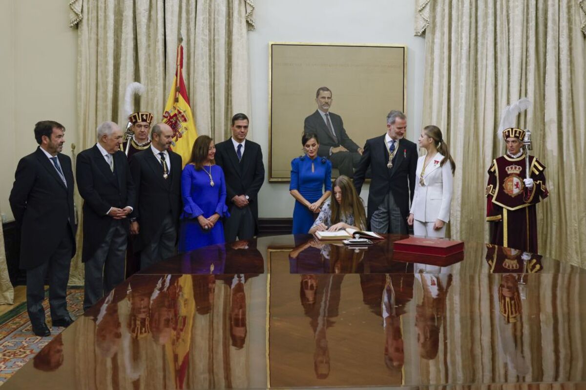 La princesa Leonor jura la Constitución en el Congreso  / BALLESTEROS