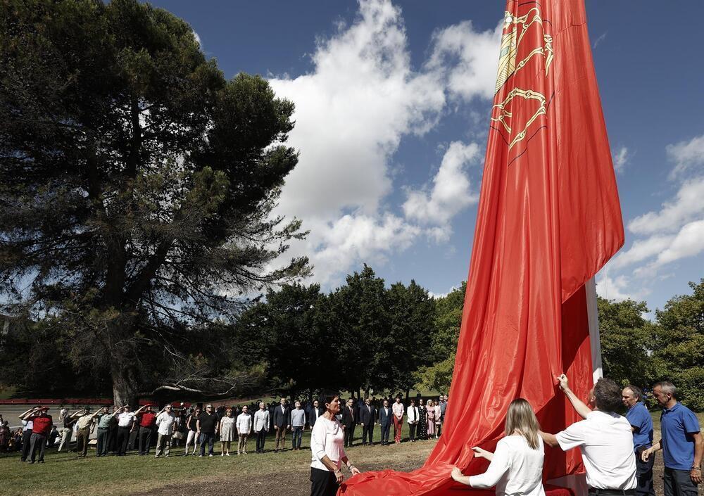 Pamplona reclama la reposición de la bandera por defecto
