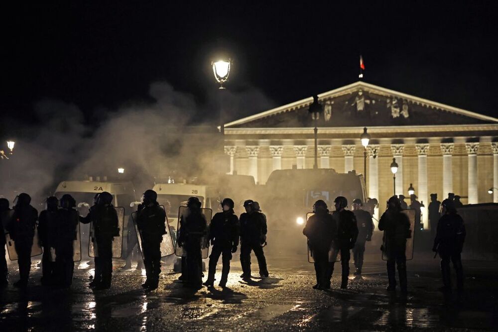 Protests after government pushes through pension reform without parliamentary vote  / YOAN VALAT