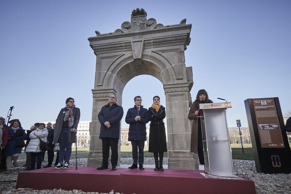 Enrique Maya, Félix Bolaños, María Chivite y Ana Ollo en acto de declaración del solar de la antigua cárcel de Pamplona como Lugar de Memoria Histórica. 