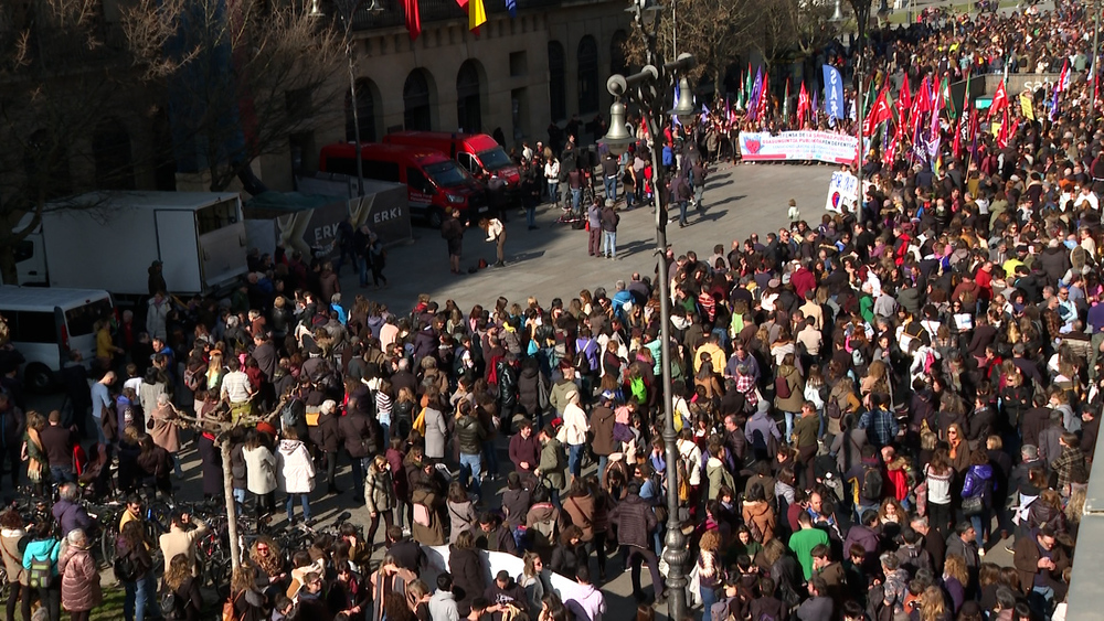 Detalle de la concentración de esta mañana junto al Gobierno de Navarra