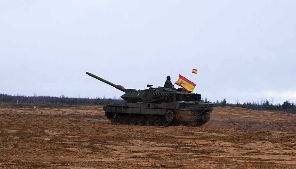 Leopard 2E desplegado en Letonia 