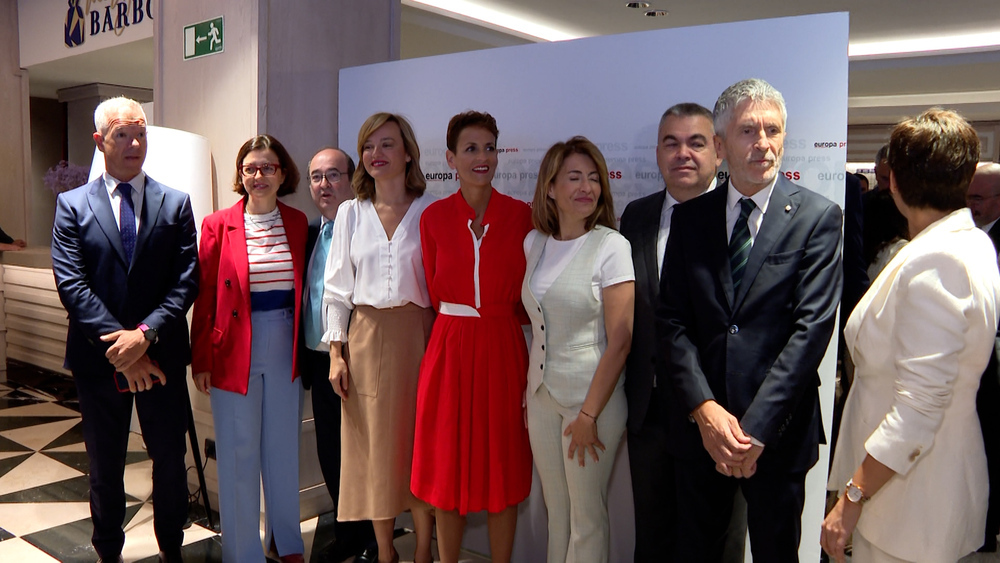 María Chivite era arropada por los ministros y el secretario de Organización del PSOE, Santos Cerdán, al comienzo del acto