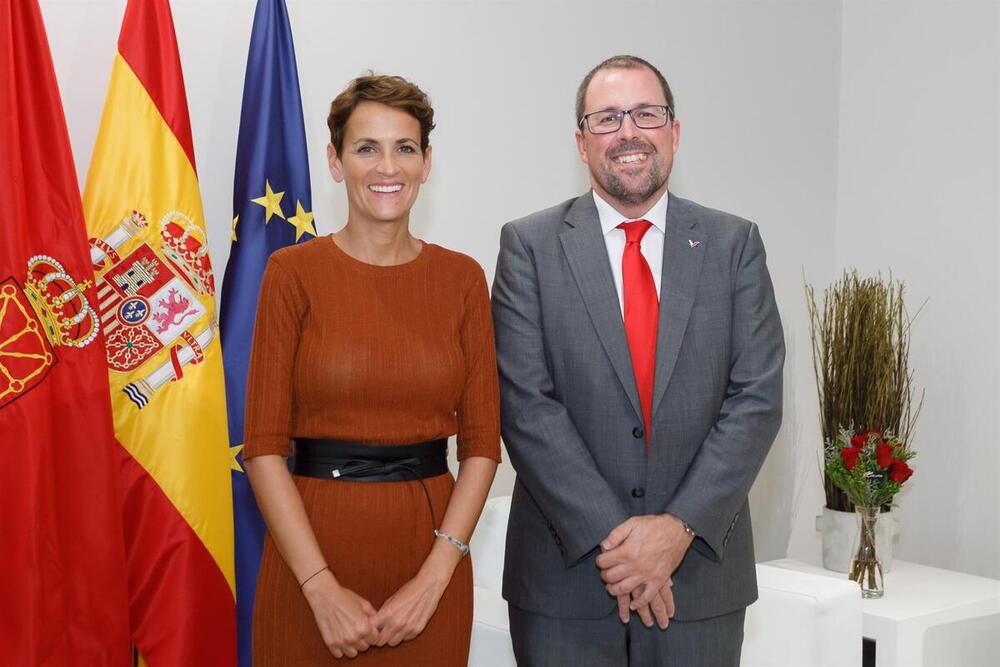 La presidenta de Navarra, María Chivite, junto con el presidente de Renfe, Raül Blanco. - GOBIERNO DE NAVARRA